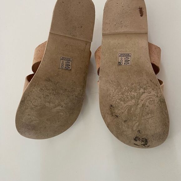 Women Free People Beige Sandal - Picture 6 of 6